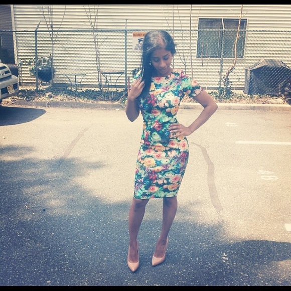 Paper Dolls Floral Midi Dress - Picture 2 of 4